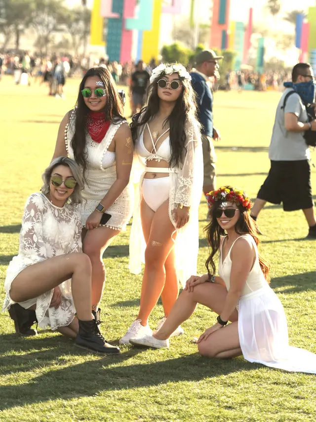 Para Wanita Cantik Ramaikan Festival Coachella
