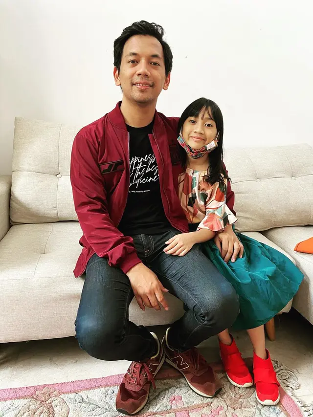 6 Potret Terbaru Rian D'Masiv Usai Potong Rambut, Penampilannya Berubah