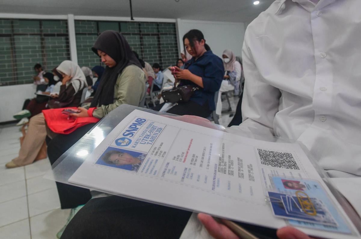 FOTO: Antusias Peserta Ikuti UTBK SNBT 2026 di Kampus UPN Veteran Jakarta