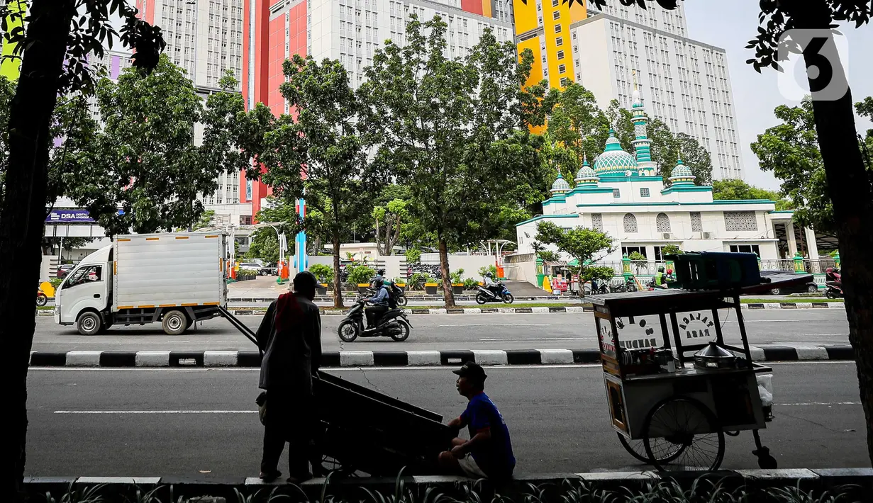 Revitalisasi ditargetkan rampung pada April 2025. (Liputan6.com/Herman Zakharia)