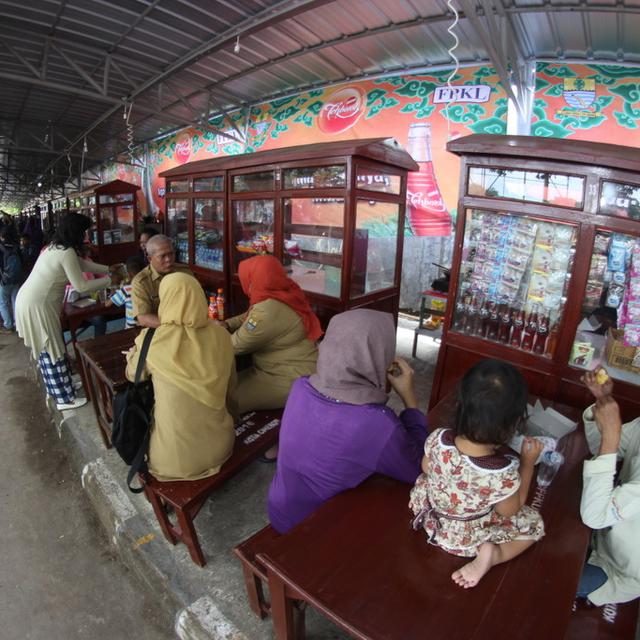 Cara Pemkot Cirebon Manjakan Pkl Regional Liputan6com