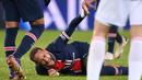 Pemain asal Brasil tersebut terlihat meringis kesakitan sementara Mendes akhirnya mendapatkan kartu merah setelah wasit meninjau VAR. (AFP/Frank Fife)