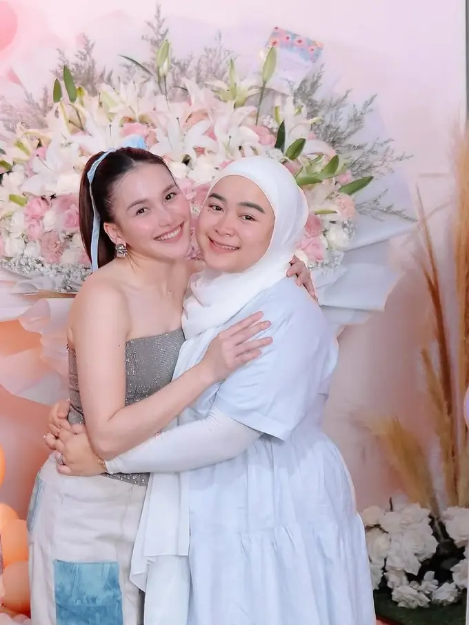 Ayu Ting Ting saat Berikan Kejutan Ulang Tahun Adiknya