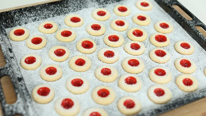 Kue Strawberry Thumbprint