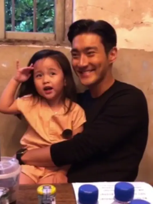 Sebagai paman, Siwon selalu menunjukkan kasih sayangnya pada keponakannya. (Liputan6.com/IG/@siwonchoi)