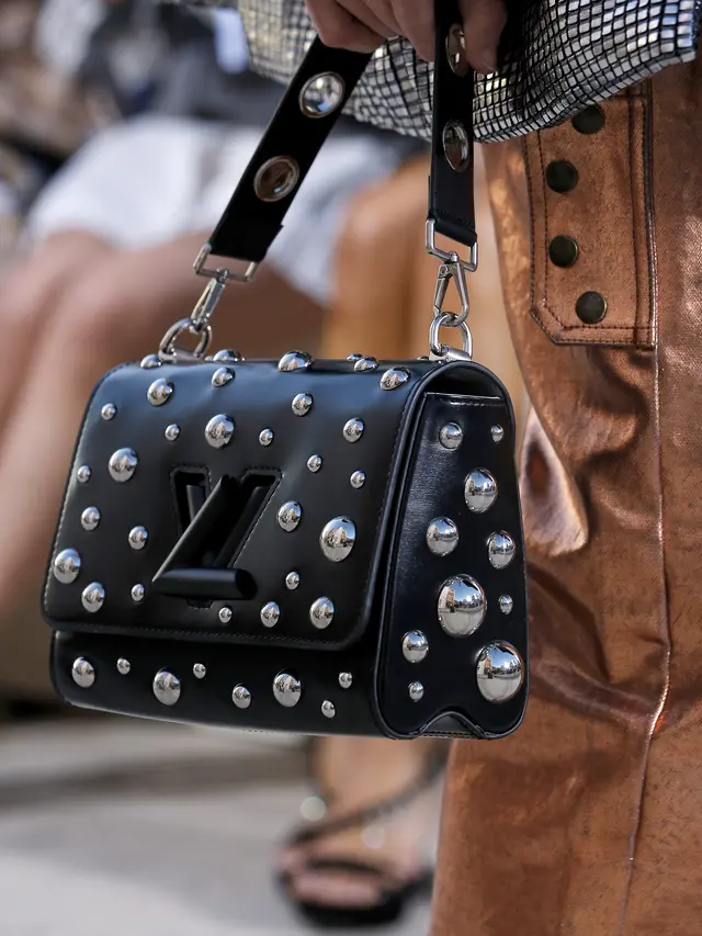 Kolaborasi Kedua Yayoi Kusama dan Louis Vuitton Hadirkan Deretan Tas Ikonik dengan Polkadot