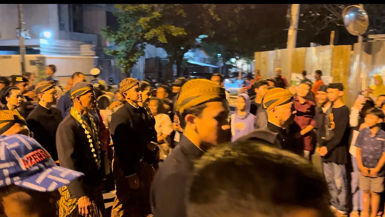 Kaesang Ikut Kirab Pusaka Malam 1 Sura