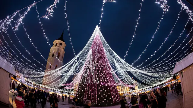 Pohon Natal Raksasa di Lithuania