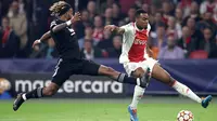 Ryan Gravenberch. Gelandang tengah Belanda berusia 18 tahun ini telah empat musim memperkuat Ajax Amsterdam sejak 2018/2019. Total telah tampil dalam 72 laga di semua kompetisi dengan mencetak 10 gol dan 8 assist. (AFP/Kenzo Tribouillard)