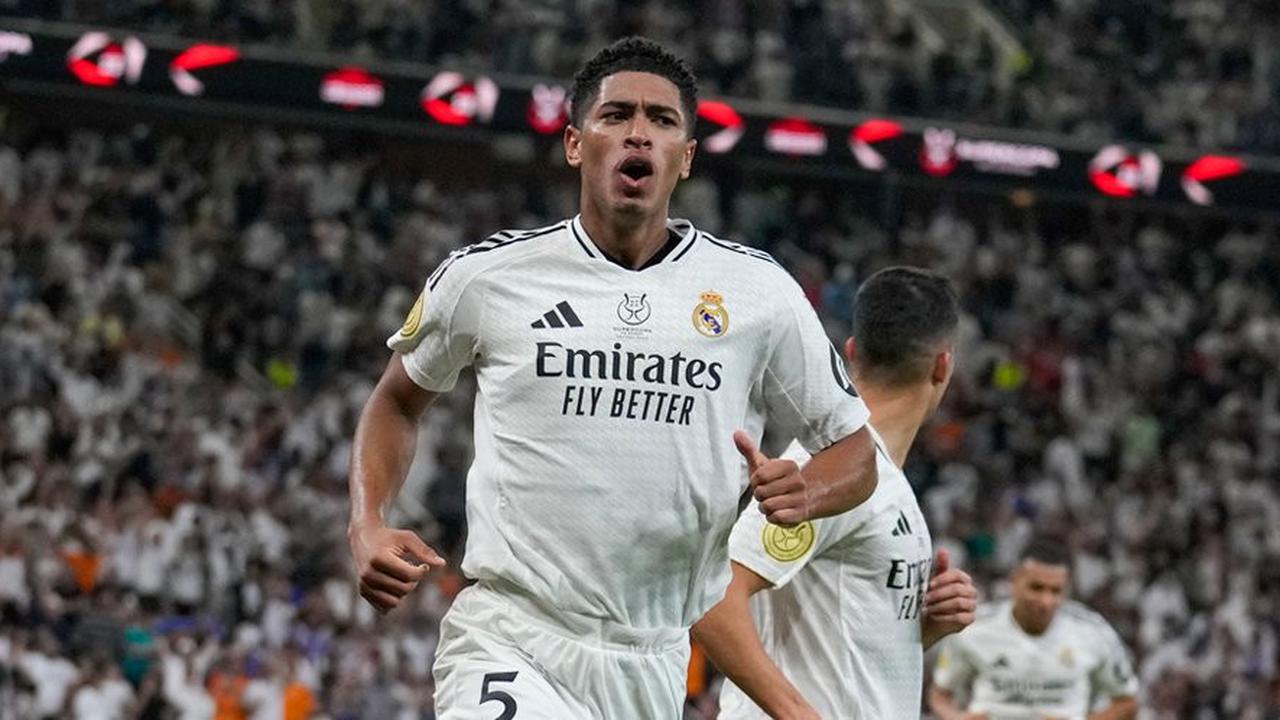 Selebrasi Jude Bellingham dalam laga semifinal Supercopa de Espana 2025 antara Real Madrid vs Real Mallorca, Jumat (10/1/2025). (c) AP Photo/Altaf Qadri