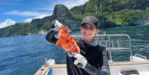 Awalnya, Prilly Latuconsina mendapatkan hasil ikan-ikan kecil. Ia pun disebut tetap glowing dan bahagia (Instagram/prillylatuconsina96)