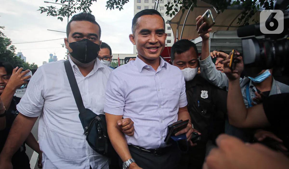 Terkait perkara tersebut, Tim Penyidik KPK telah berkoordinasi dengan Direktorat Jenderal Imigrasi Kementerian Hukum dan Hak Asasi Manusia untuk mencegah empat orang terkait perkara tersebut untuk bepergian ke luar negeri.&nbsp;<br>