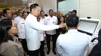Menteri Koordinator Bidang Infrastruktur dan Pembangunan Kewilayahan, Agus Harimurti Yudhoyono (AHY), meninjau langsung pelaksanaan kick-off uji coba sistem All Indonesia di Bandara Internasional Soekarno&ndash;Hatta, Tangerang, pada Kamis (24/7/2025). (Dok KemenkoInfra)&nbsp;