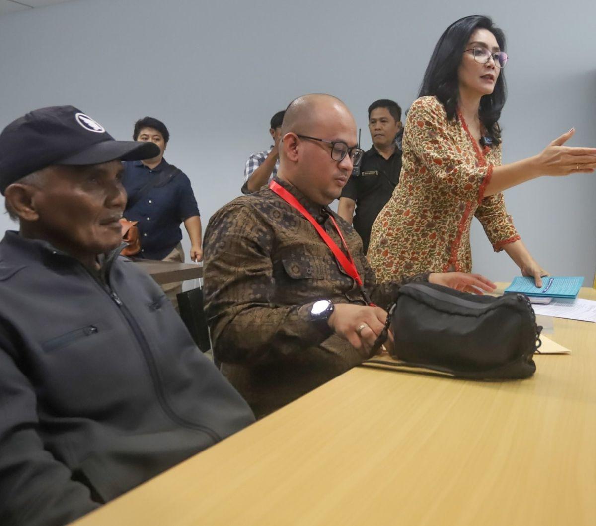 Tim kuasa hukum keluarga korban menyatakan bahwa terdapat kejanggalan dalam putusan yang dijatuhkan oleh majelis hakim yang terdiri dari Erintuah Damanik sebagai hakim ketua, serta Heri Hanindyo dan Mangapul sebagai hakim anggota.Foto: merdeka.com / Arie 