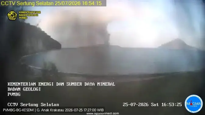 Anak Krakatau Sejam Erupsi Dua Kali, Semburkan Abu Setinggi 457 Meter