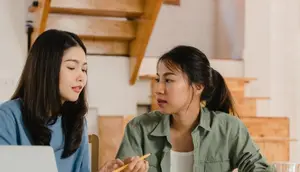 7 Kebiasaan Orang dengan Kemampuan Berpikir Kritis dalam Percakapan, Tidak Asal Menyimpulkan