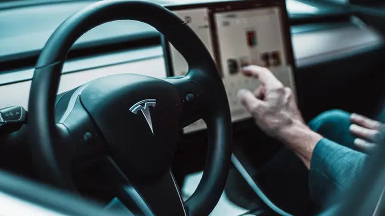Tesla Berencana Ubah Desain Pegangan Pintu Setelah Kasus Penumpang Terkunci