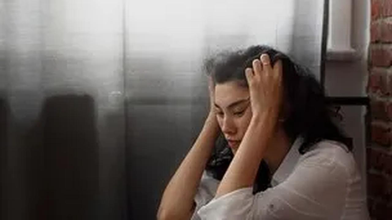 1. Generalized Anxiety Disorder (GAD)<br>GAD ditandai dengan rasa khawatir dan tegang yang berlebihan. Orang dengan GAD cenderung gelisah meski tidak sedang dalam situasi menegangkan.