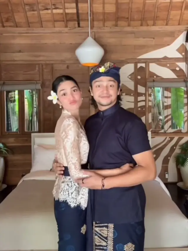 Pesona Mikha Tambayong Berkain Bali dan Kebaya (Instagram/@miktambayong)