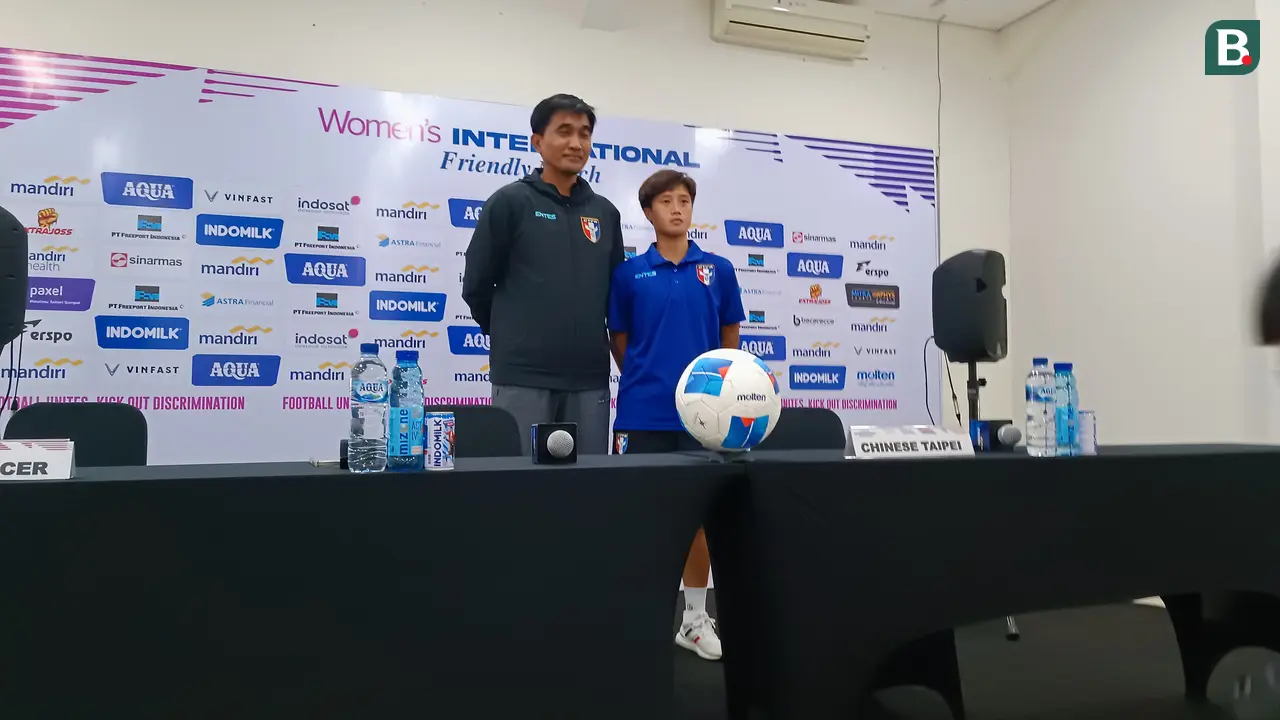 Pelatih Timnas Chinese Taipei Putri, Prasobchoke Chokemor, dan pemainnya Chen Ying Hui