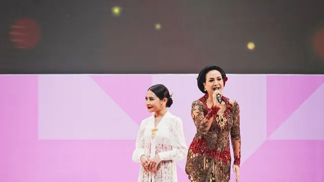 Prilly Latuconsina saat Hari Kebaya Nasional.
