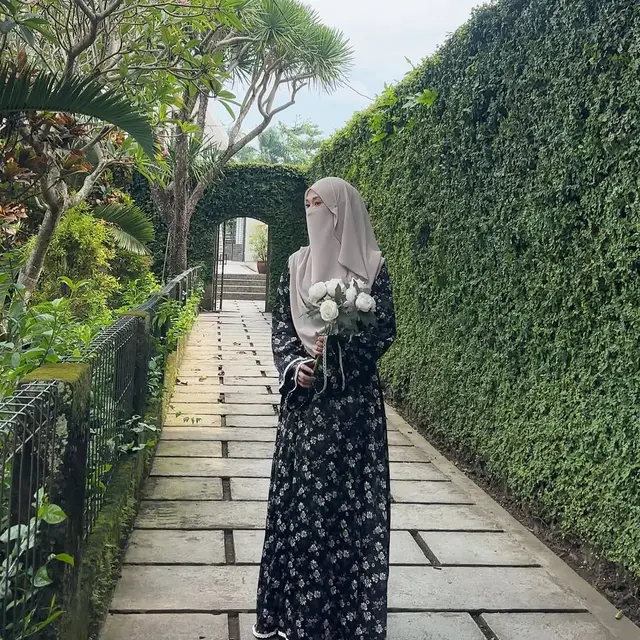6 Model Gamis Cadar Tinandrose Istri Fiki Naki, Anggun dan Inspiratif