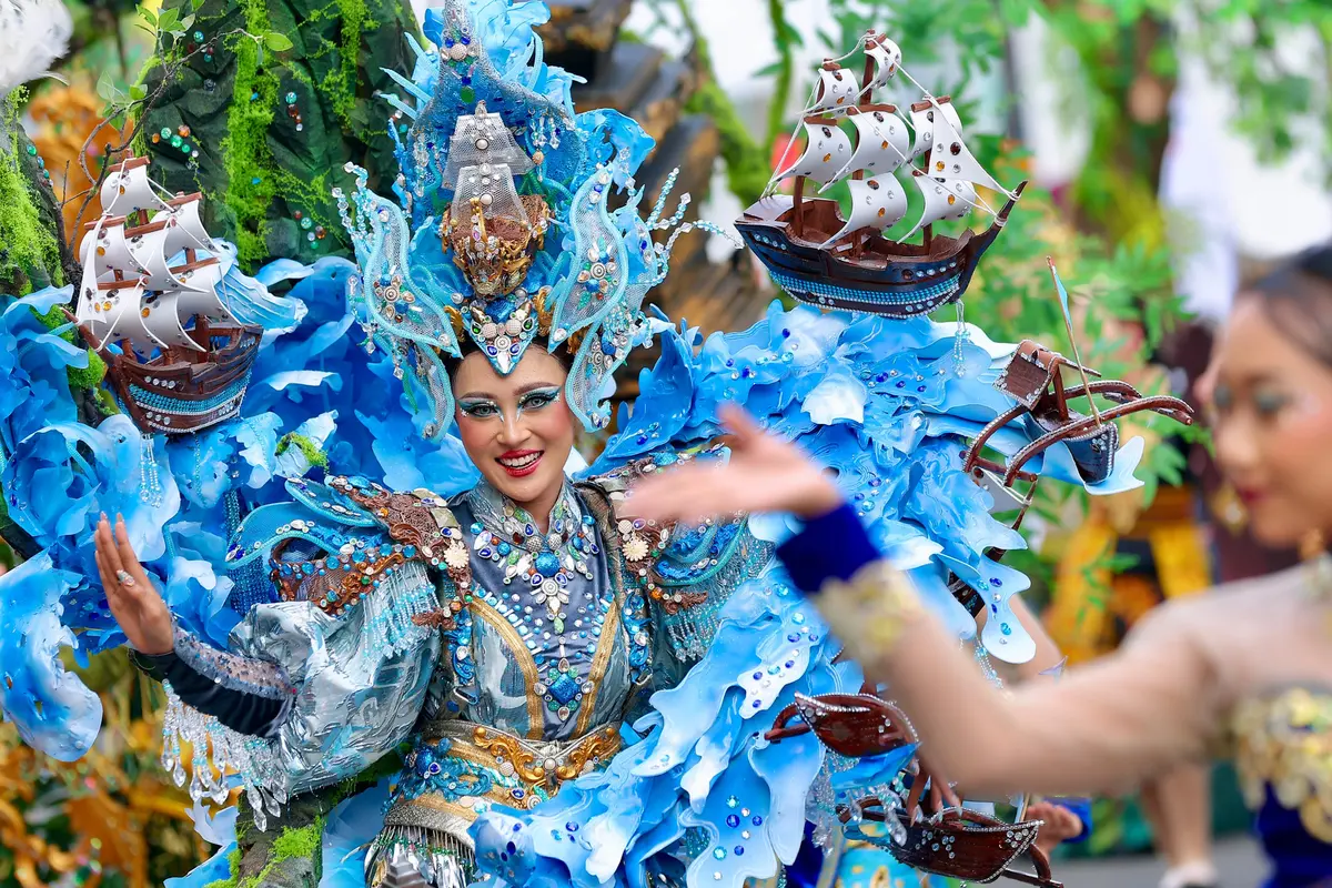 Banyuwangi Ethno Carnival 2026 Buktikan Budaya Lokal Bisa Mendunia, Ribuan Penonton Padati Rute Parade
