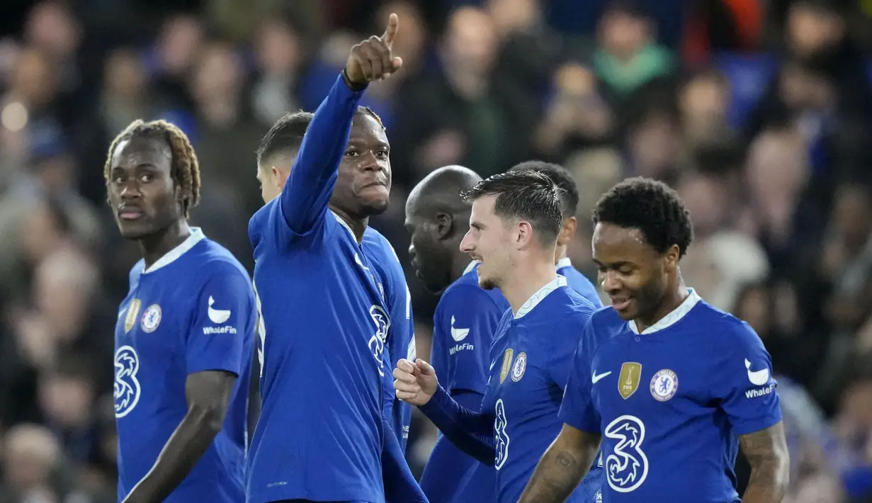 Chelsea kemudian mampu bangkit dan berbalik unggul melalui gol yang dicetak oleh Raheem Sterling dan Denis Zakaria. (AP/Frank Augstein)