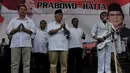 Dengan menggubah lagu berjudul "Kita Adalah Satu" sang Raja Dangdut meminta warga Serang tidak ragu untuk memilih pasangan yang diusung koalisi merah putih tersebut, Kamis (5/6/2014) (Liputan6.com/Johan Tallo).