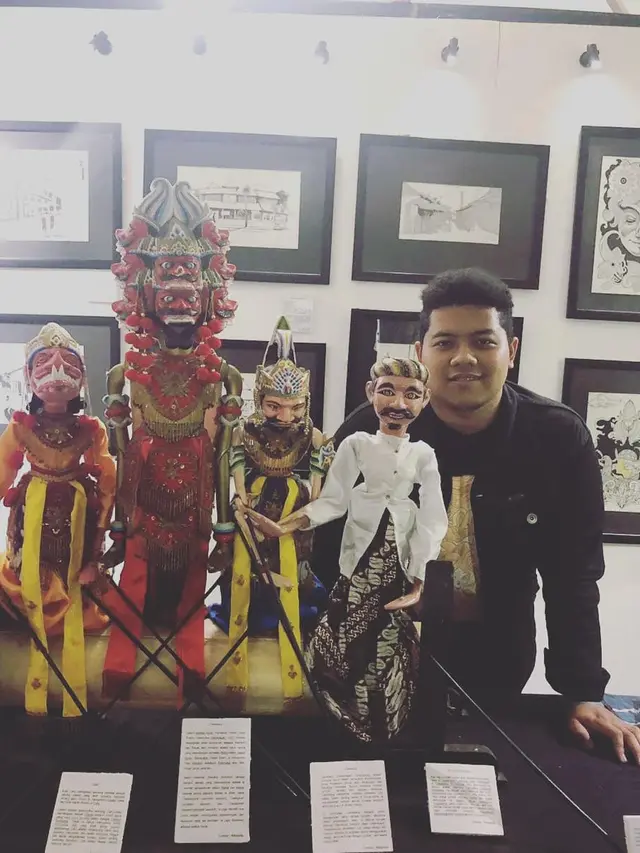 6 Potret Adam Gifari Pedalang Putra Rhoma Irama, Aktif di Seni Karawitan