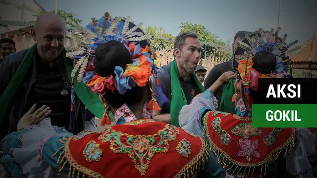 Berita video salah satu legenda Liverpool, Jason McAteer, mencoba tarian dan silat khas Betawi dengan aksi-aksi gokil yang menghibur.