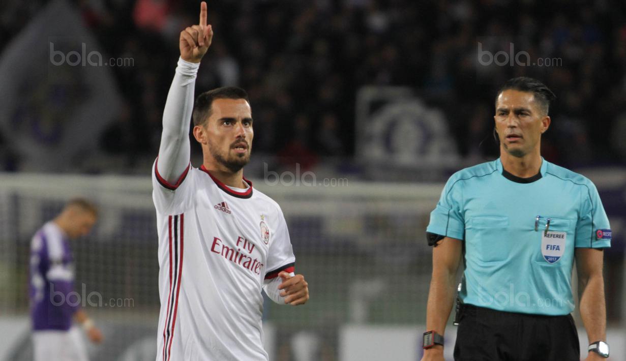 Gelandang AC Milan, Suso, merayakan gol yang dicetaknya ke gawang Austria Wien pada laga Liga Europa di Stadion Stadion Ernst Happel, Wien, Kamis (14/9/2017). Wien kalah 1-5 dari Milan. (Bola.com/Reza Khomaini)