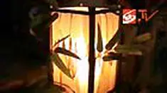 Kulit jagung atau klobot ternyata bisa disulap menjadi lampu hias yang unik dan bernilai jual cukup tinggi. Pemasaran lampu klobot sudah menembus berbagai kota di Indonesia.