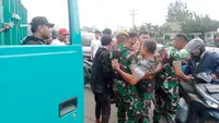 Prajurit Yonarmed 2/KS Selamatkan Sopir Truk Terhimpit