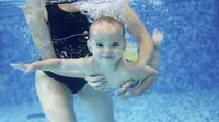 Ilustrasi bayi berenang. Foto: Whatson4schoolkids.co.uk