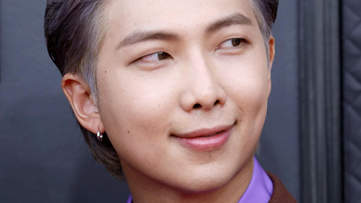 RM BTS Jadi Kurator Tamu Pameran Seni di San Francisco Museum of Modern Art