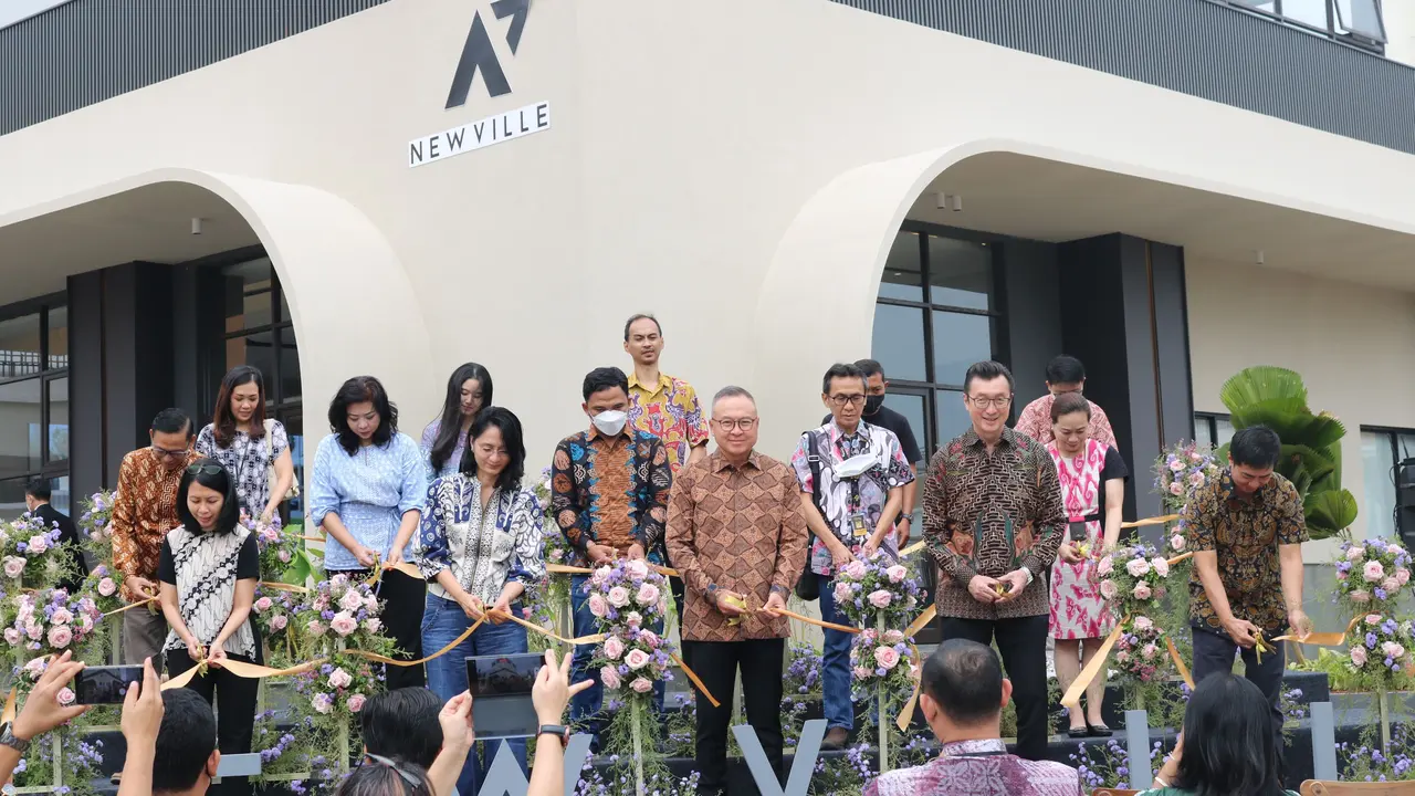 PT Lippo Cikarang Tbk melakukan peresmian ‘marketing gallery’ dan ‘show unit’ untuk “Newville” sebuah hunian baru lima lantai yang berkonsep gaya hidup baru. (Dok LPCK)
