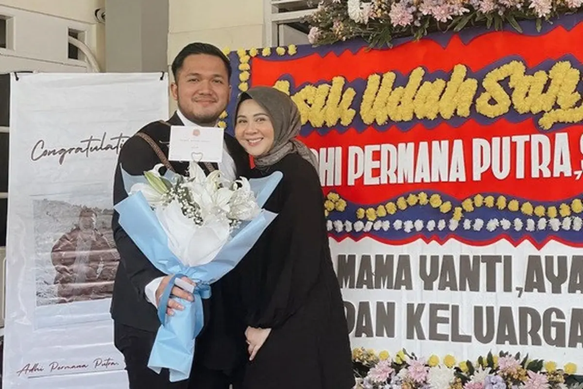 6 Potret Kesha Ratuliu Rayakan Kelulusan Suami, Baby Bump Jadi Sorotan