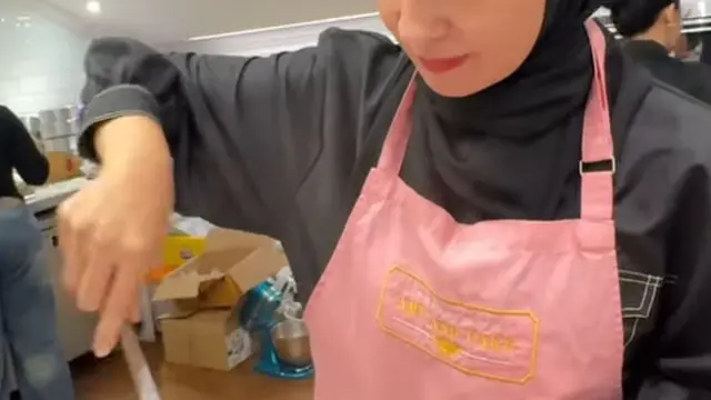 Kekompakan Paula Verhoeven, Ryana Dea, dan Shireen Sungkar baking class bareng (credit: https://www.instagram.com/shireensungkar/)