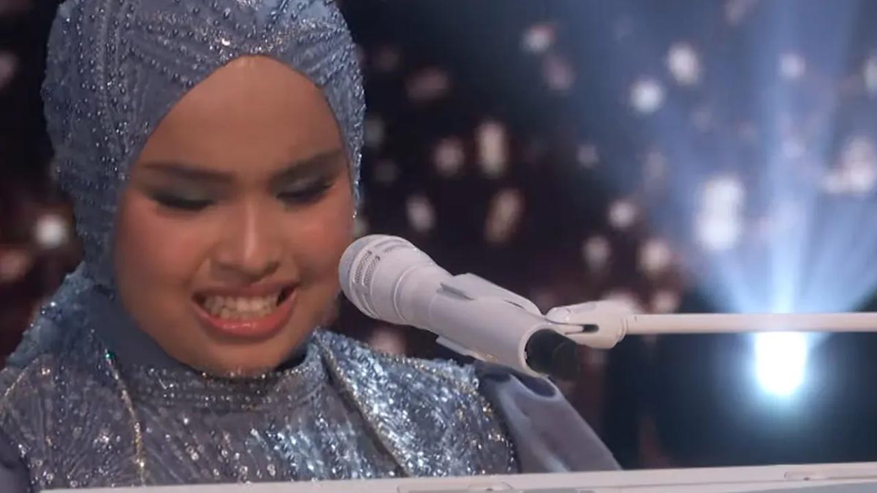 Tak hanya itu, Simon menyatakan lagi bahwa Putri secara alami dilahirkan memiliki bakat yang alami. Simon pun memanjatkan doa agar impian Putri terwujud dan Putri pantas mendapatkannya.&nbsp;