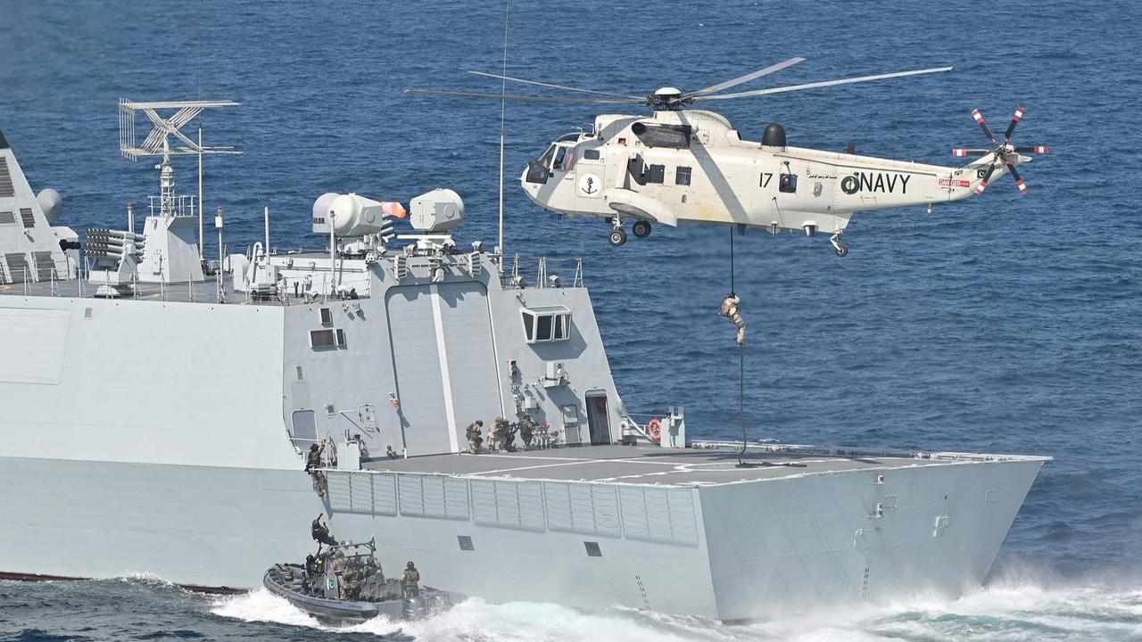 Kapal Perang TNI AL KRI Bung Tomo Ikuti Aman Exercise di Pakistan