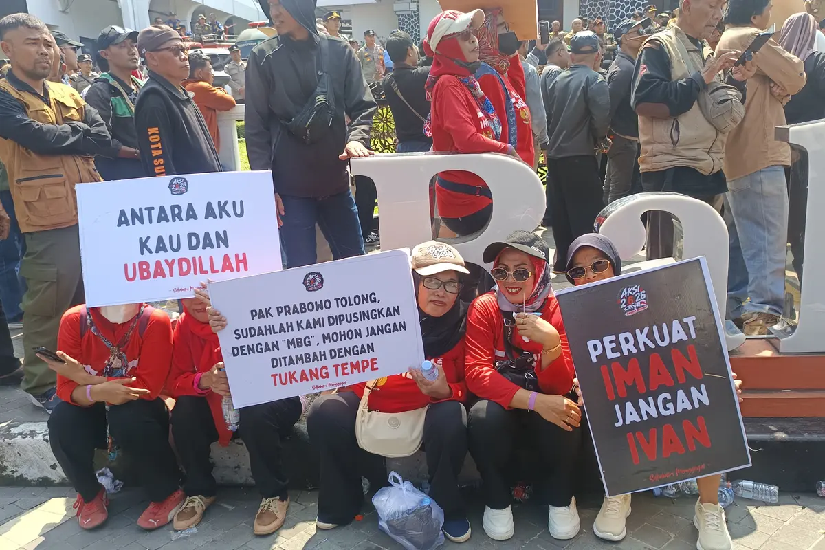 Massa RT-RW demo tuntut pemakzulan wali kota Sukabumi