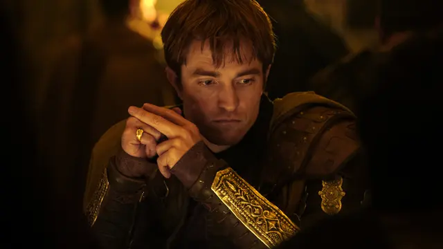 Robert Pattinson di Film The Odyssey (credit: Universal Pictures)