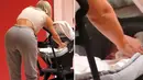 Chicago sendiri terlihat masih berada di stroller dan sepertinya tengah tertidur. (TMZ/SplashNews)