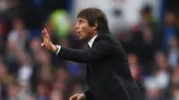 Antonio Conte salahkan kebugaran pemain usai kalah dari City 0-1, Sabtu (30/9/2017). (twitter.com/ChelseaFC/media)