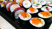 Sekarang kamu bisa bikin sushi di rumah, lho!