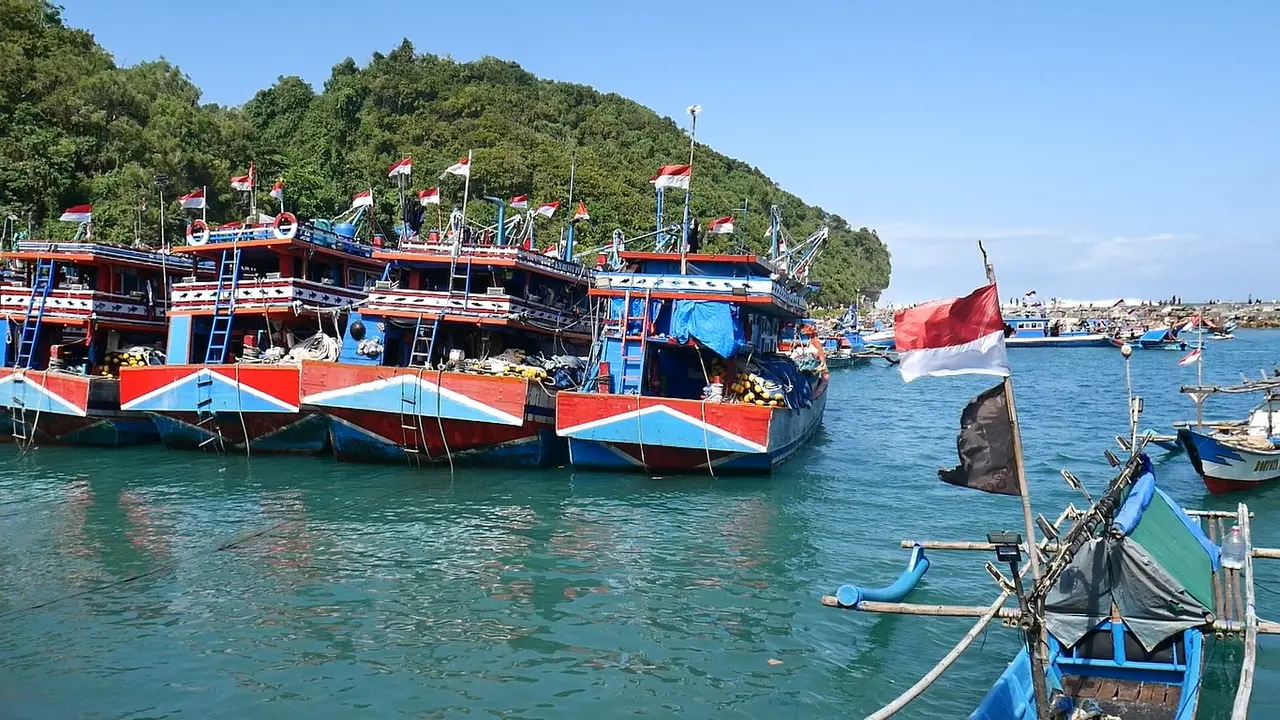 Deretan Kapal Nelayan di Pelabuhan Pantai Sadeng, Gunungkidul