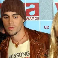 Nggak cuma Kylie Jenner yang sembunyukan kehamilan, Anna Kournikova dan kekasihnya  Enrique Iglesias ternyata juga bisa menyembunyikan kehamilannya. (getty images/Cosmopolitan)