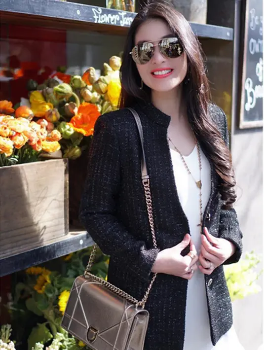 "Babymoon = makan, cemil, duduk, cemil, minum, makan, duduk, jalan = happy 🤰🏻 Sebelum pulang ke Jakarta kerja lagi," tulis sandradewi88 pada 12 September 2017. (Instagram/sandradewi88)