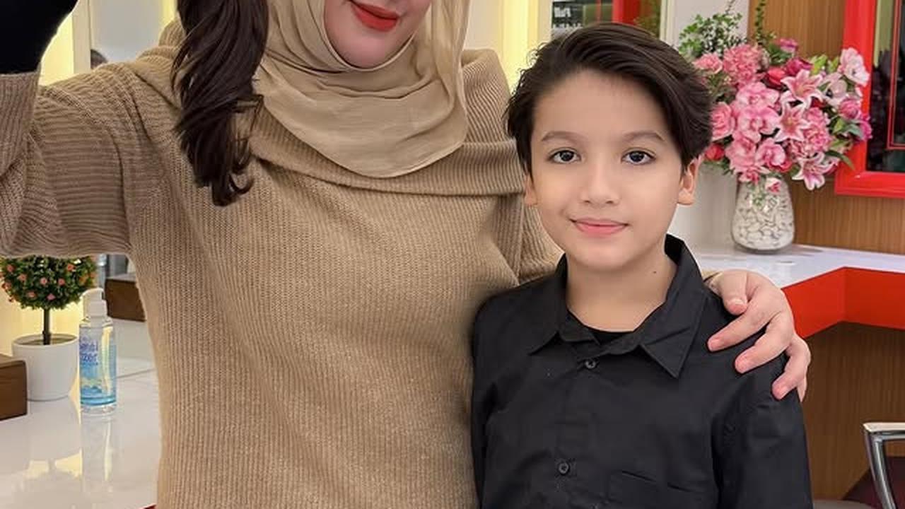 Sering Dikira Anak Perempuan, 7 Potret Malik Anak Sulung Tasyi Athasyia Potong Rambut Panjangnya